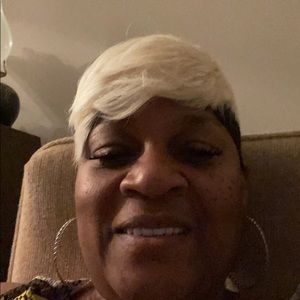 Meet your Posher, Gloria